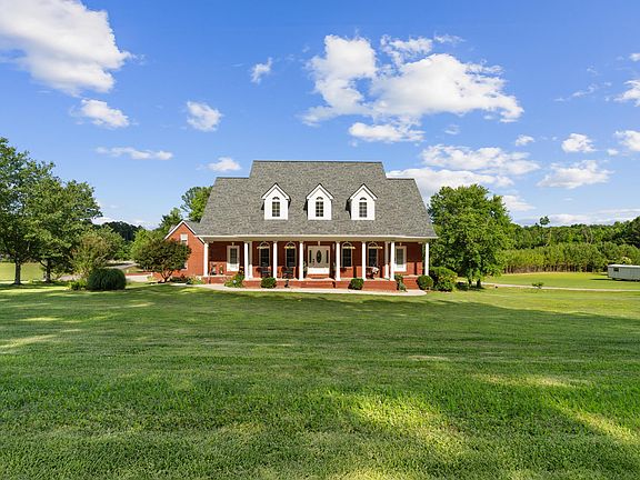 2nd image of 411 Thompson Hill Rd
