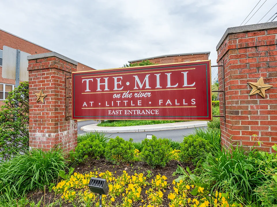 262 Main St #204