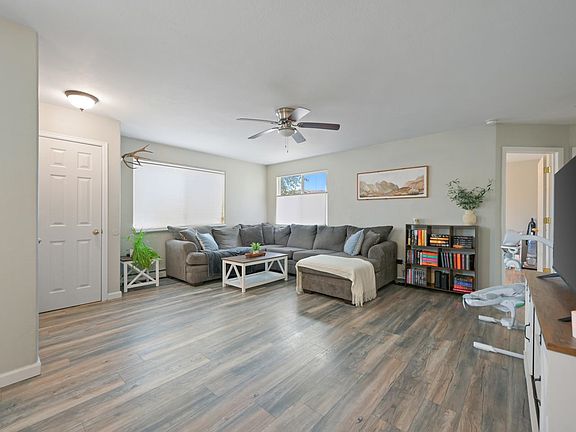 3rd image of 648 1/2 Colony Rd