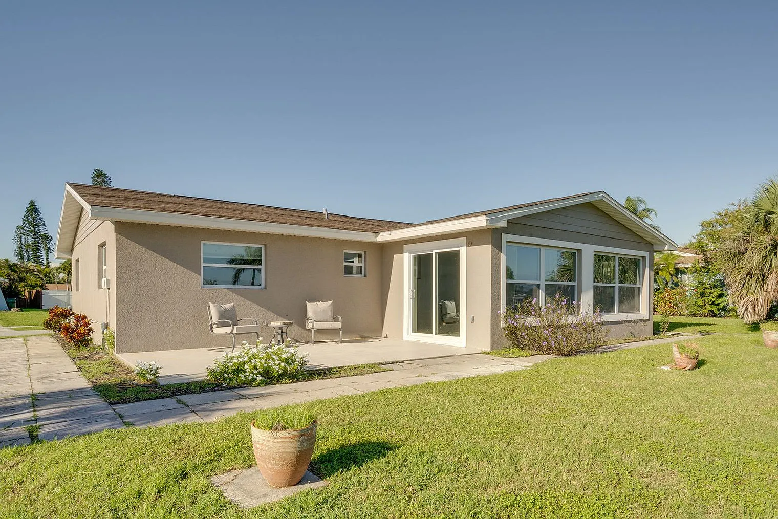 2 bed, 2.0 bath, 1894 sqft, $3,774 — Photo 4