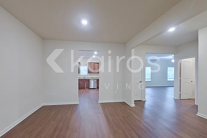 4 bed, 2.5 bath, 2220 sqft, $2,175 — Photo 4