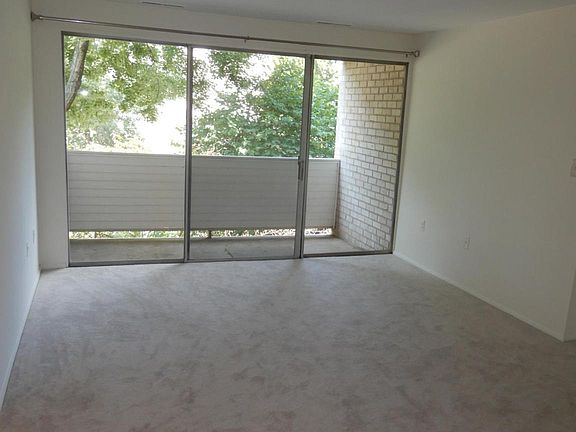 3rd image of 5618 Bloomfield Dr APT 2