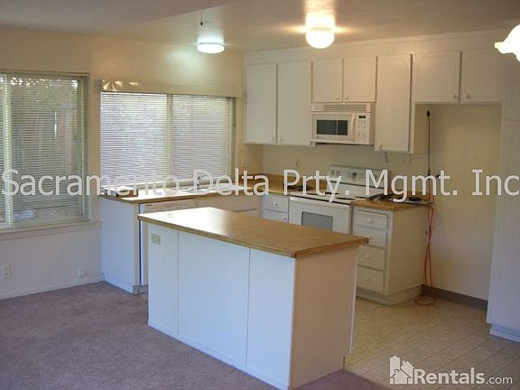 2nd image of 8079 Willow Glen Ct