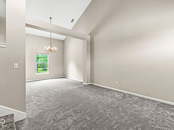 4th image of 10555 Camille Ct