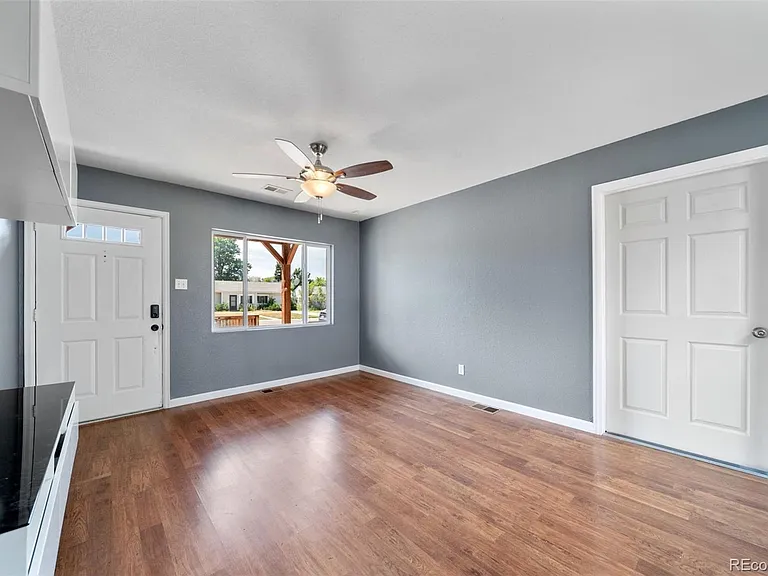 3098 S Cherry Way — Photo 8