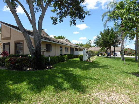 PRIVACY FENCE BY SCREENED PATIO
