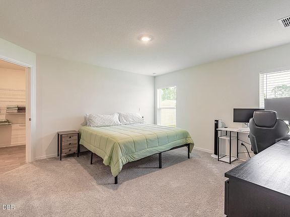 4th image of 11 Ruth Dr