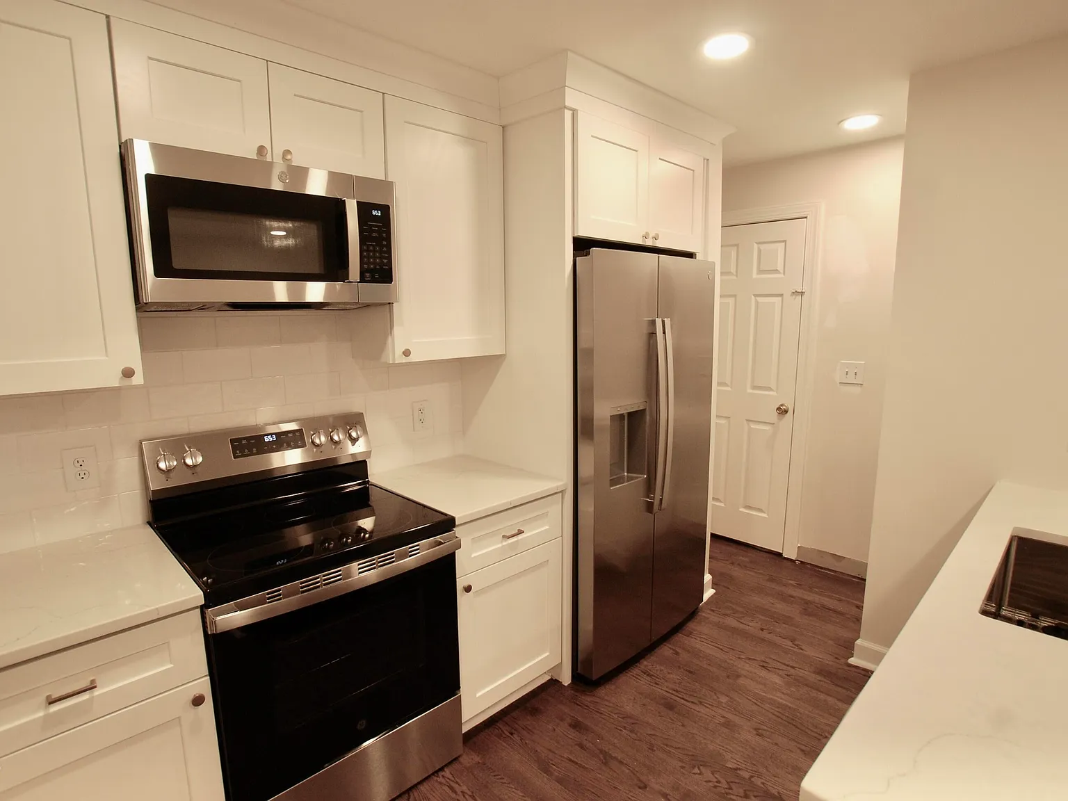 2 bed, 1.0 bath, 988 sqft, $2,000 — Photo 4
