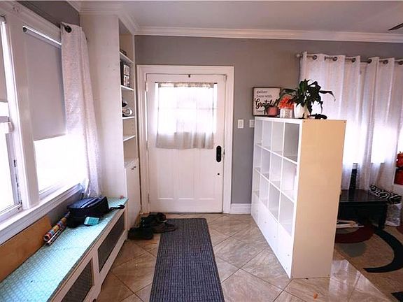 3rd image of 1001 Edison Ave