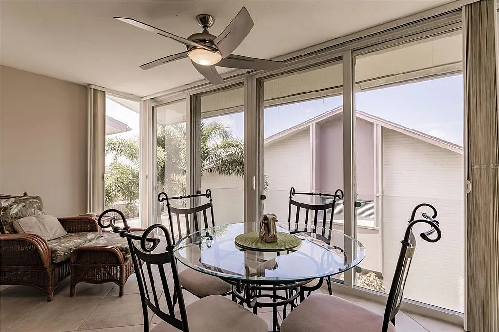 2 bed, 2.0 bath, 1180 sqft, $6,000 — Photo 2