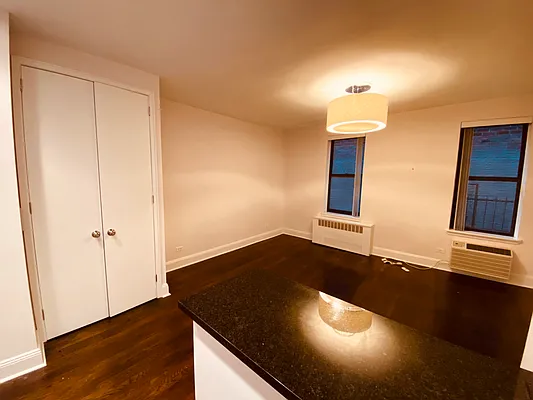 Rented by Metropolis Real Estate of Manhattan | media 16