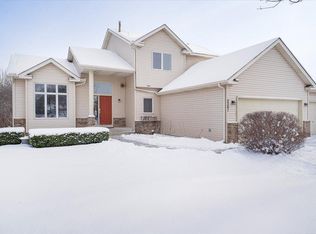 2261 Manuela Cir, Chaska, MN 55318