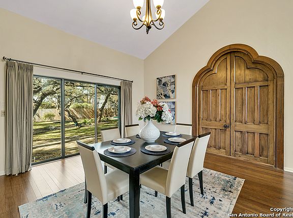 5th image of 1735 Royal Crescent St