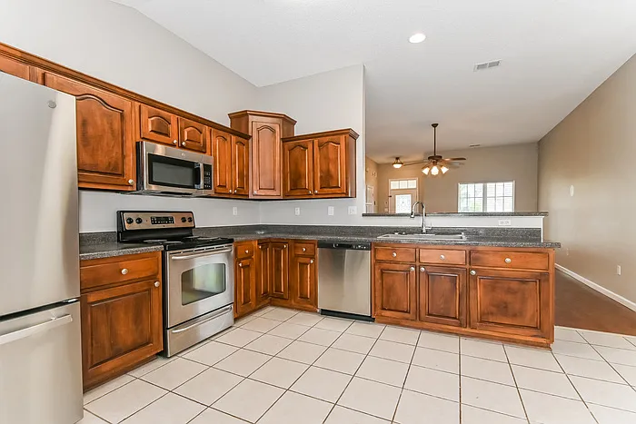 5682 Hunters Chase Dr — Photo 8