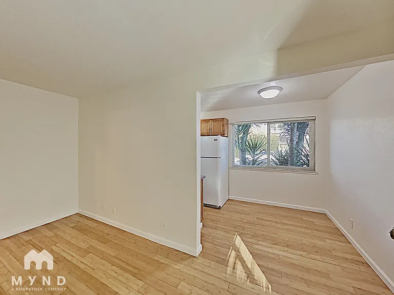 2376 Sutter Ave #2 — Photo 4