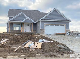 1747 Spartan Dr, Chatham, IL 62629