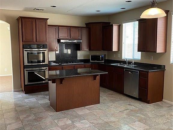 3rd image of 11465 Steponia Bay St