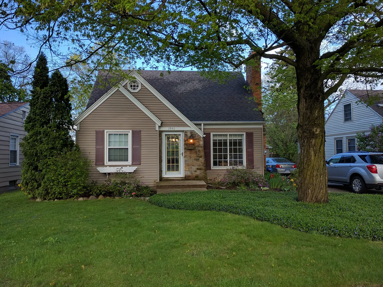 1940 Sylvan Ave SE photo 1
