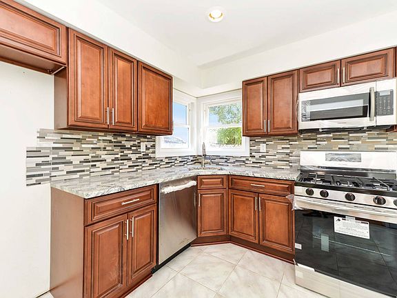 4th image of 220 Milton Ave