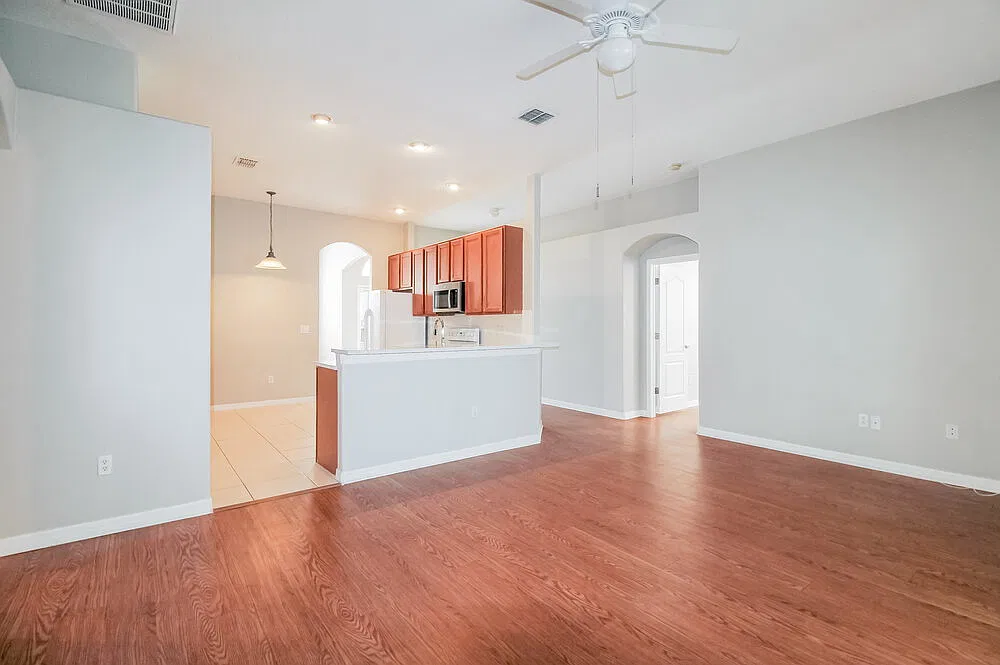 4 bed, 2.0 bath, 2079 sqft, $1,920 — Photo 4