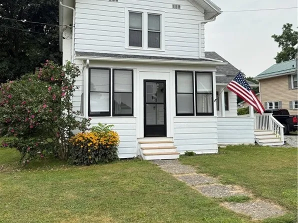 29 Maple St, Wyoming, NY 14591