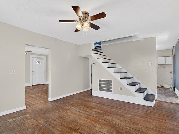 5th image of 239 E Glade St