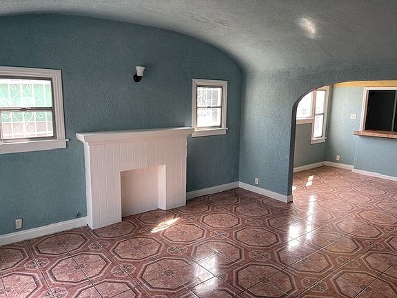 2nd image of 736 E 87th Pl