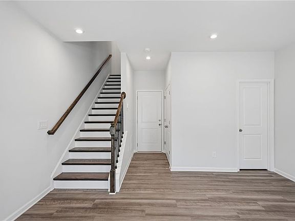 5th image of 1422 Creekside Cir NW