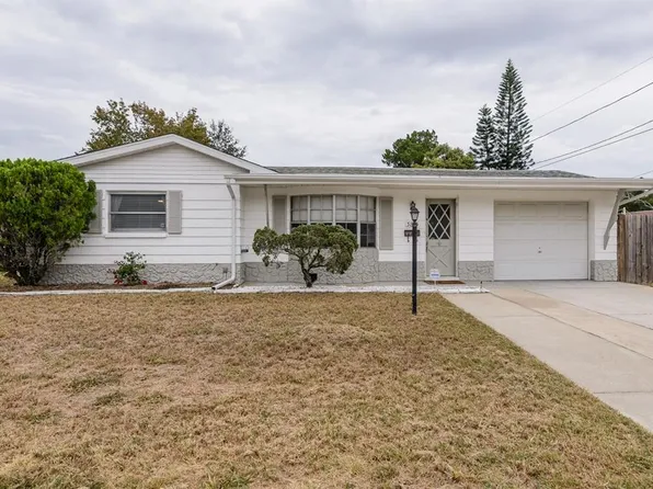 3813 Beacon Square Dr, Holiday, FL 34691