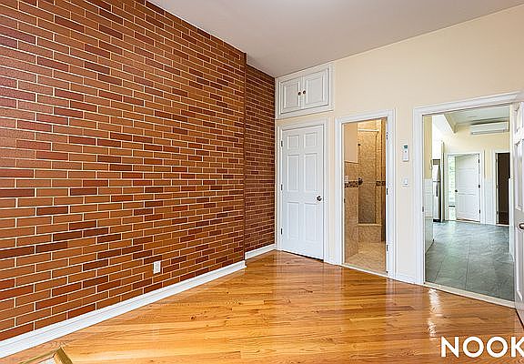 4th image of 618 Bainbridge St #3