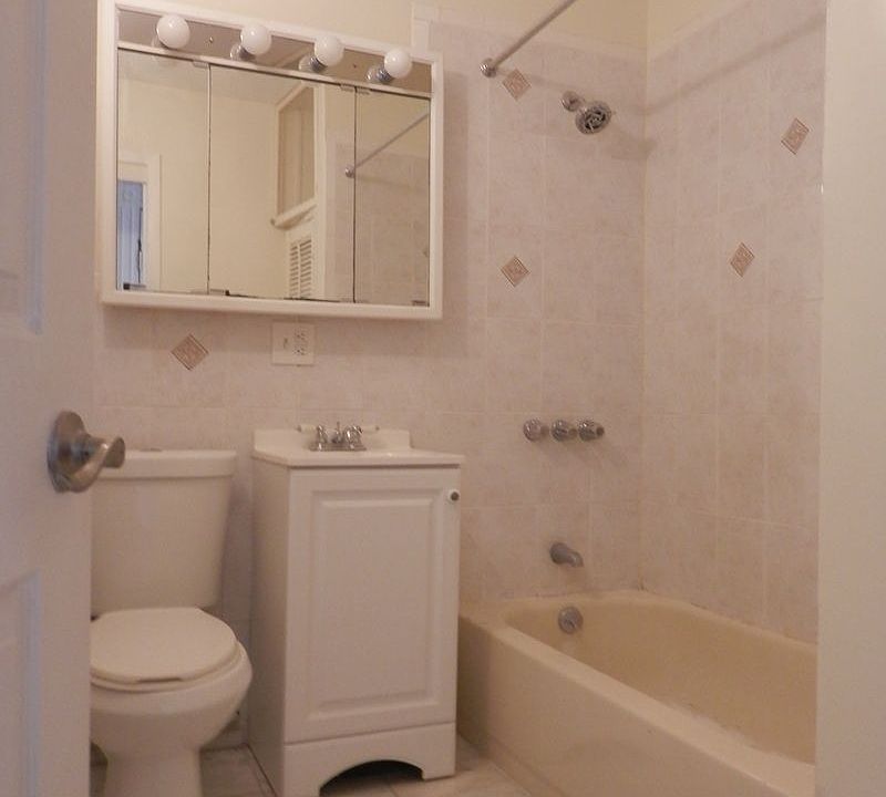1st image of 448 Willoughby Ave #3