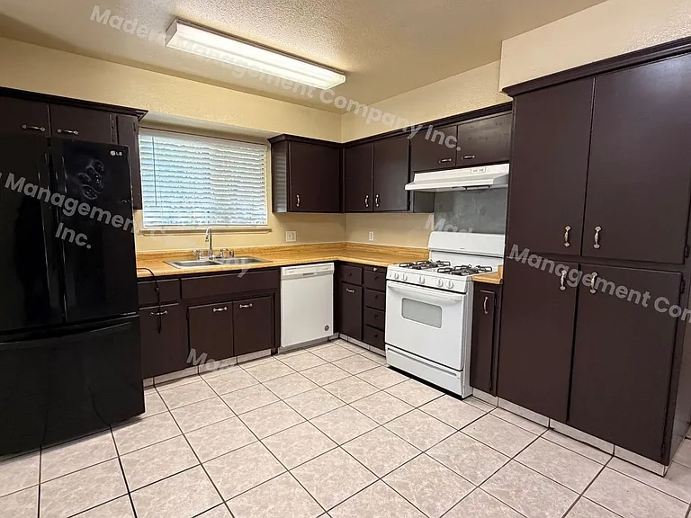 1312 Sanarita Way — Photo 12