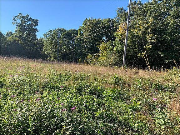 4th image of 705 E Highway 28
