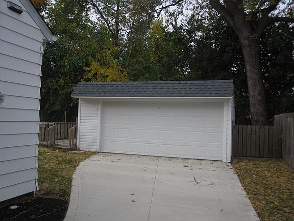 2nd image of 1062 Fresno Dr