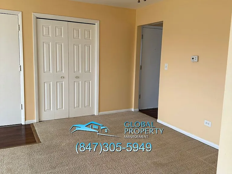 260 E Grand Ave — Photo 12