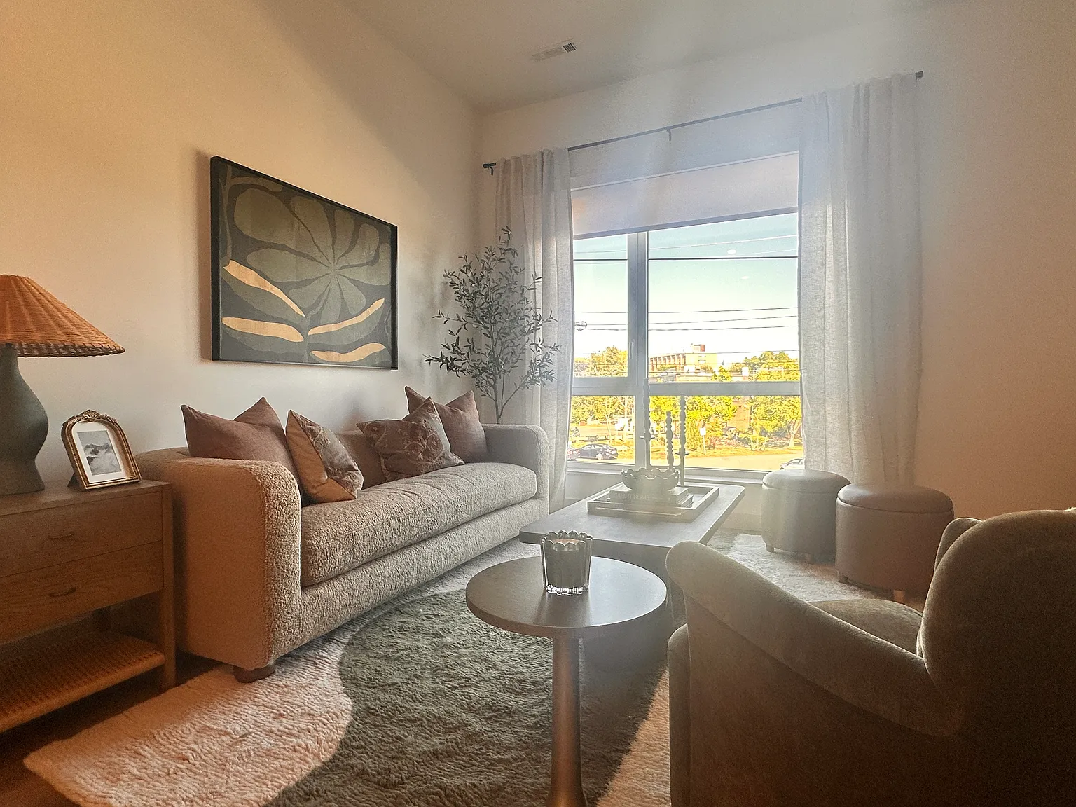 1 bed, 745 sqft, $2,516 — Photo 4