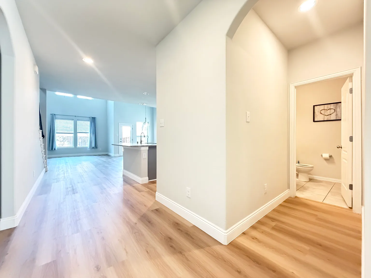 4 bed, 3.5 bath, 2847 sqft, $3,500 — Photo 4