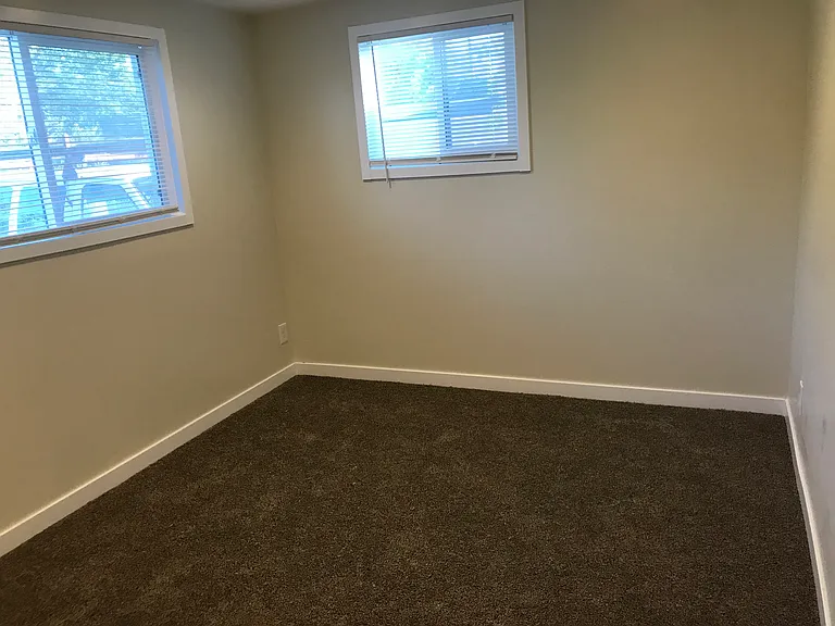 641 E Quail Trail Ln — Photo 4