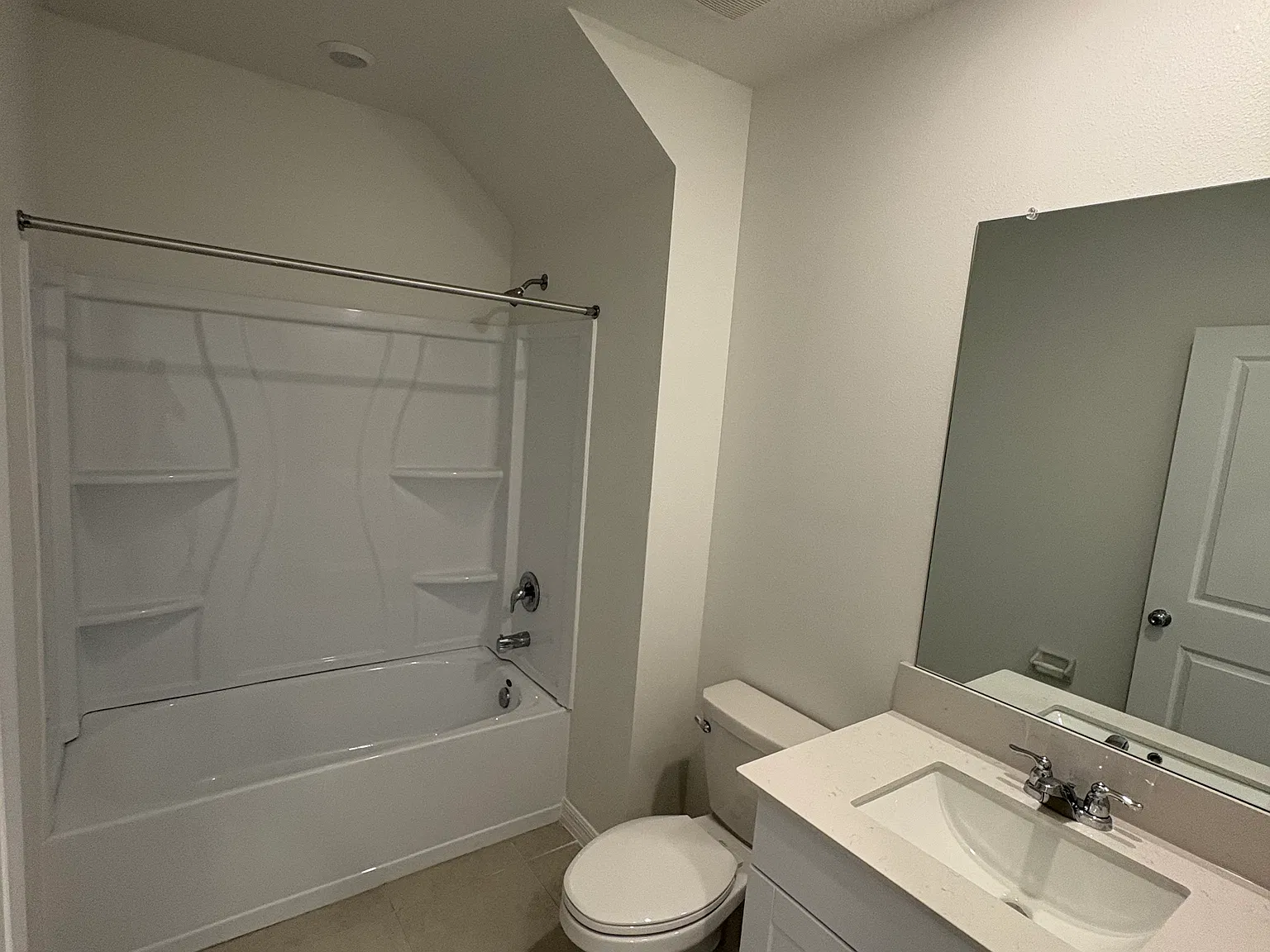 5 bed, 2451 sqft, $2,699 — Photo 4