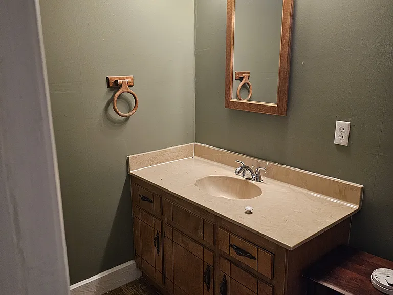 Second Level Full Bathroom