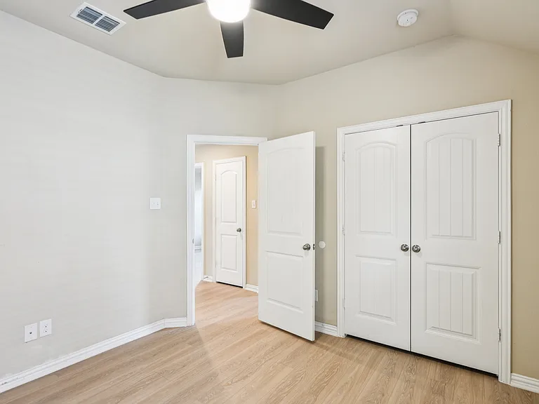 15937 Alvarado Dr — Photo 24