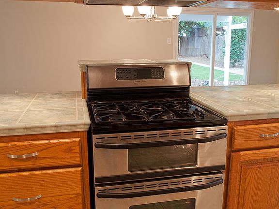 5th image of 140 W Browning Ave