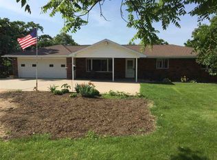 8608 Hidden Valley Rd, Dubuque, IA 52003