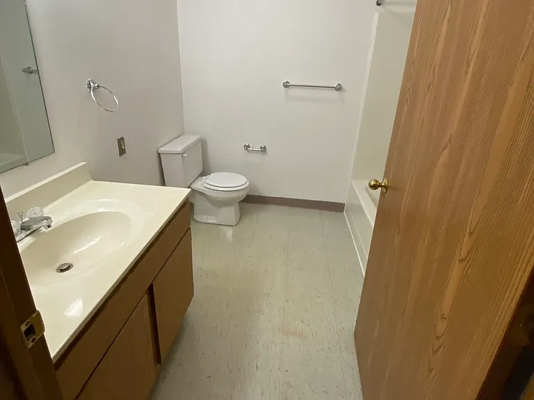 203 N Woodwind Dr — Photo 2