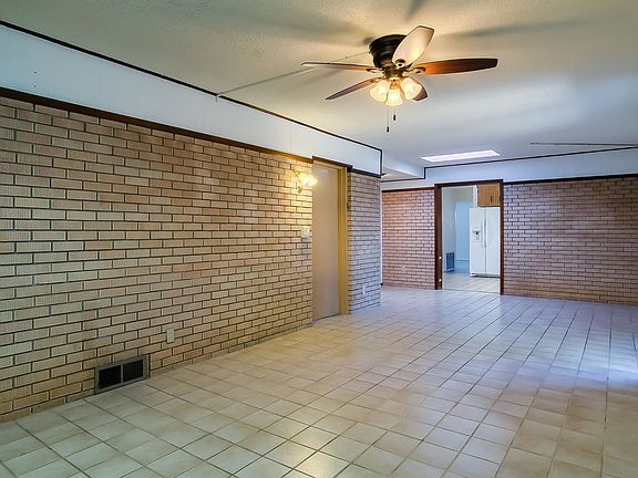 5th image of 7205 Kathleen Ave NE