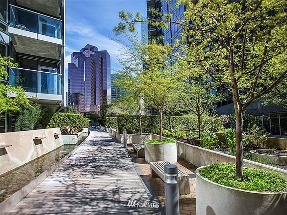 4th image of 500 106th Avenue NE #1507