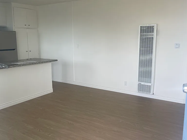 970 1st St #10 — Photo 3