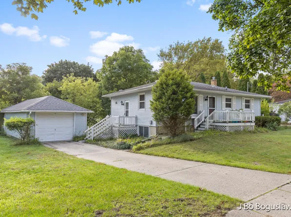 1392 Stanwood St NW, Grand Rapids, MI 49534