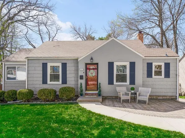 5513 W 53rd St, Mission, KS 66202