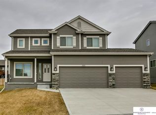 18824 Rosewood St, Omaha, NE 68136